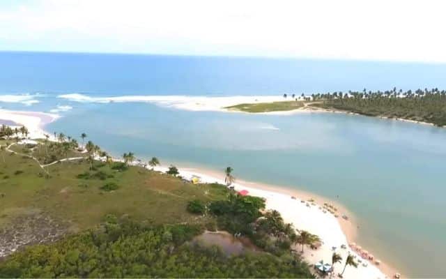 Praia de Barra do Jacuípe (640 × 400 px)