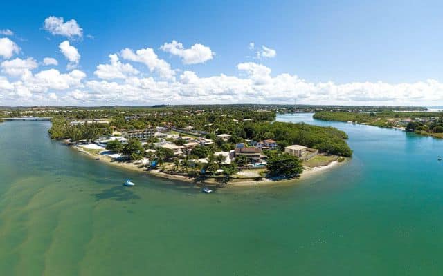 Praia de Barra do Jacuípe (640 × 400 px)
