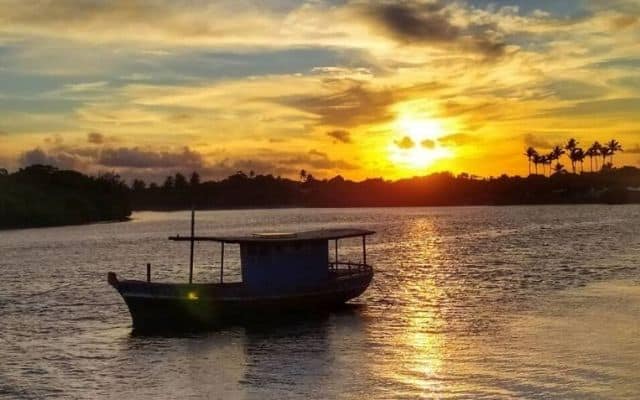 Praia de Barra do Jacuípe (640 × 400 px)